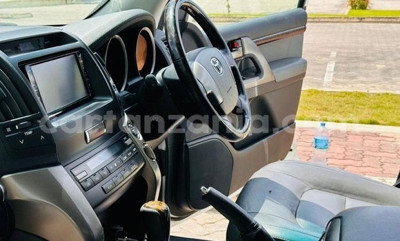 Buy Import Toyota Land Cruiser White Car in Dar es Salaam in Dar es Salaam Buy Import Toyota Land Cruiser White Car in Dar es Salaam in Dar es Salaam