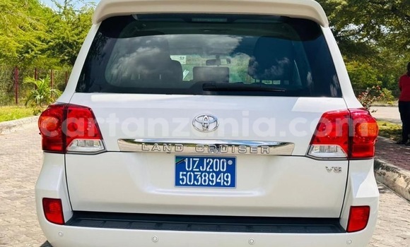 Buy Import Toyota Land Cruiser White Car in Dar es Salaam in Dar es Salaam Buy Import Toyota Land Cruiser White Car in Dar es Salaam in Dar es Salaam
