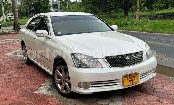 Buy Used Toyota Crown White Car in Bagamoyo in Pwani Buy Used Toyota Crown White Car in Bagamoyo in Pwani