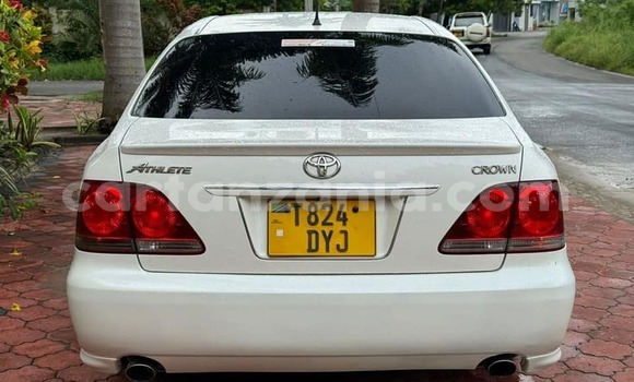 Nunua Ilio tumika Toyota Crown Nyeupe Gari ndani ya Bagamoyo nchini Pwani Nunua Ilio tumika Toyota Crown Nyeupe Gari ndani ya Bagamoyo nchini Pwani