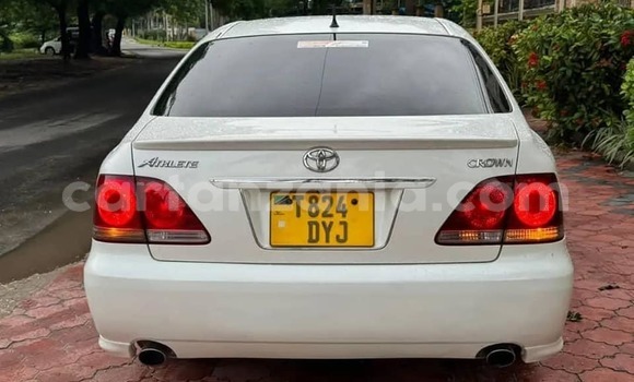 Nunua Ilio tumika Toyota Crown Nyeupe Gari ndani ya Bagamoyo nchini Pwani Nunua Ilio tumika Toyota Crown Nyeupe Gari ndani ya Bagamoyo nchini Pwani