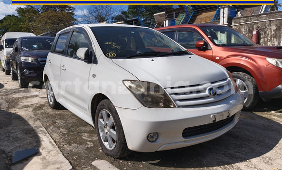 Buy New Toyota IST White Car in Dar es Salaam in Dar es Salaam