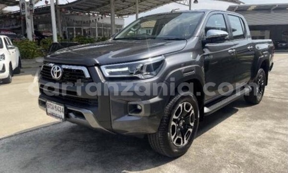 Buy Used Toyota Hilux White Car in Dar es Salaam in Dar es Salaam