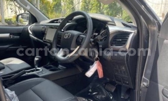 Buy Used Toyota Hilux White Car in Dar es Salaam in Dar es Salaam Buy Used Toyota Hilux White Car in Dar es Salaam in Dar es Salaam