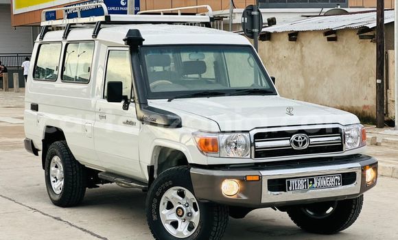 Nunua Ilio tumika Toyota Land Cruiser Nyeupe Gari ndani ya Dar es Salaam nchini Dar es Salaam