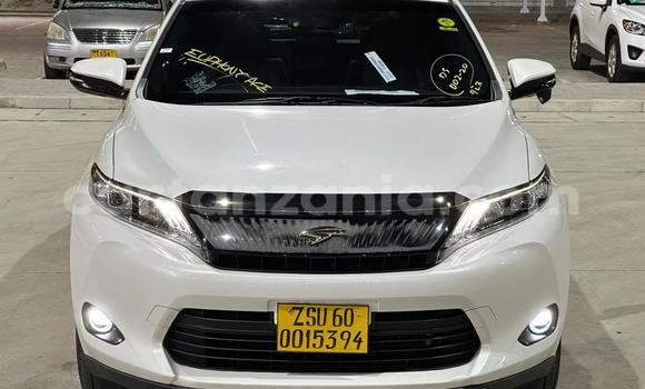 Nunua Imported Toyota Harrier Nyeupe Gari ndani ya Dar es Salaam nchini Dar es Salaam