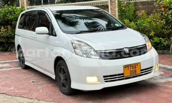 Buy Used Toyota ISis White Car in Dar es Salaam in Dar es Salaam Buy Used Toyota ISis White Car in Dar es Salaam in Dar es Salaam