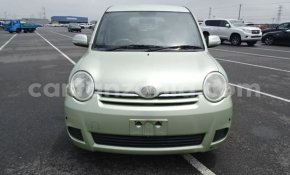 Nunua Imported Toyota Sienta Kijani Gari ndani ya Dar es Salaam nchini Dar es Salaam