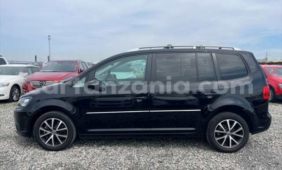 Nunua Imported Volkswagen Touran Nyeusi Gari ndani ya Dar es Salaam nchini Dar es Salaam Nunua Imported Volkswagen Touran Nyeusi Gari ndani ya Dar es Salaam nchini Dar es Salaam