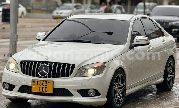 Buy Used Mercedes-Benz C-Classe White Car in Dar es Salaam in Dar es Salaam