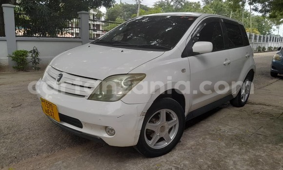Buy Used Toyota IST White Car in Dar es Salaam in Dar es Salaam
