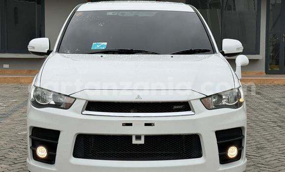 Nunua Imported Mitsubishi Outlander Nyeupe Gari ndani ya Dar es Salaam nchini Dar es Salaam