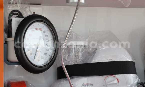 Nunua Ilio tumika Toyota Land Cruiser Nyeupe Gari ndani ya Dar es Salaam nchini Dar es Salaam Nunua Ilio tumika Toyota Land Cruiser Nyeupe Gari ndani ya Dar es Salaam nchini Dar es Salaam