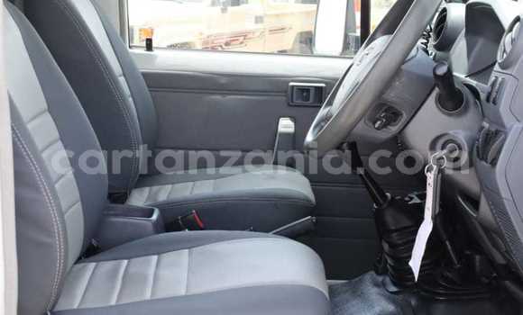 Nunua Ilio tumika Toyota Land Cruiser Nyeupe Gari ndani ya Dar es Salaam nchini Dar es Salaam Nunua Ilio tumika Toyota Land Cruiser Nyeupe Gari ndani ya Dar es Salaam nchini Dar es Salaam