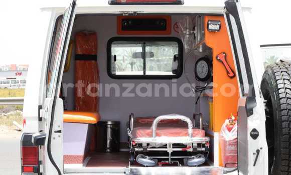 Nunua Ilio tumika Toyota Land Cruiser Nyeupe Gari ndani ya Dar es Salaam nchini Dar es Salaam Nunua Ilio tumika Toyota Land Cruiser Nyeupe Gari ndani ya Dar es Salaam nchini Dar es Salaam