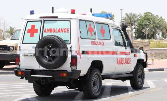 Nunua Ilio tumika Toyota Land Cruiser Nyeupe Gari ndani ya Dar es Salaam nchini Dar es Salaam Nunua Ilio tumika Toyota Land Cruiser Nyeupe Gari ndani ya Dar es Salaam nchini Dar es Salaam