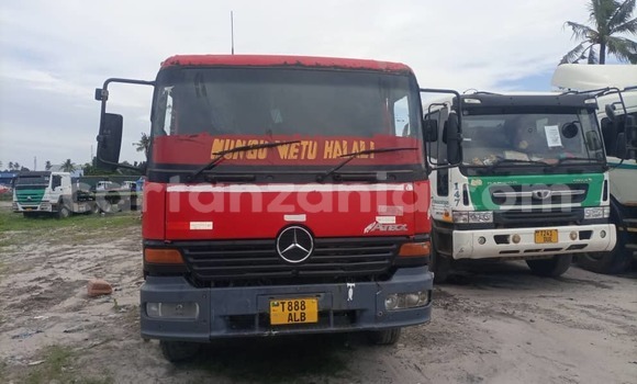 Nunua Ilio tumika Mercedes‒Benz Atego Nyekundu Lori ndani ya Dar es Salaam nchini Dar es Salaam Nunua Ilio tumika Mercedes‒Benz Atego Nyekundu Lori ndani ya Dar es Salaam nchini Dar es Salaam