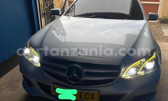 Nunua Ilio tumika Mercedes‒Benz E–Class Fedha Gari ndani ya Dar es Salaam nchini Dar es Salaam