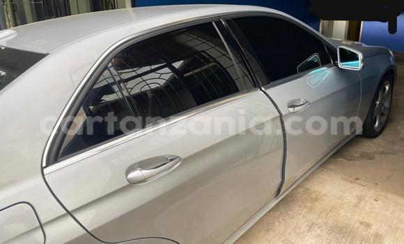 Nunua Ilio tumika Mercedes‒Benz E–Class Fedha Gari ndani ya Dar es Salaam nchini Dar es Salaam Nunua Ilio tumika Mercedes‒Benz E–Class Fedha Gari ndani ya Dar es Salaam nchini Dar es Salaam