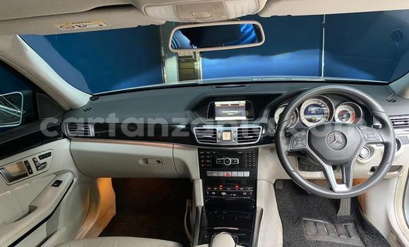 Nunua Ilio tumika Mercedes‒Benz E–Class Fedha Gari ndani ya Dar es Salaam nchini Dar es Salaam Nunua Ilio tumika Mercedes‒Benz E–Class Fedha Gari ndani ya Dar es Salaam nchini Dar es Salaam