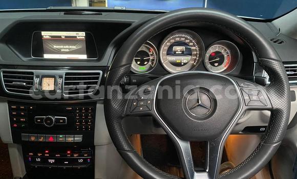 Nunua Ilio tumika Mercedes‒Benz E–Class Fedha Gari ndani ya Dar es Salaam nchini Dar es Salaam Nunua Ilio tumika Mercedes‒Benz E–Class Fedha Gari ndani ya Dar es Salaam nchini Dar es Salaam