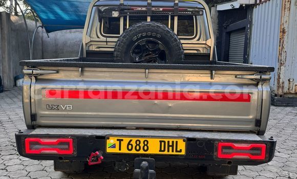 Nunua Ilio tumika Toyota Land Cruiser Beige Gari ndani ya Arusha nchini Arusha Nunua Ilio tumika Toyota Land Cruiser Beige Gari ndani ya Arusha nchini Arusha