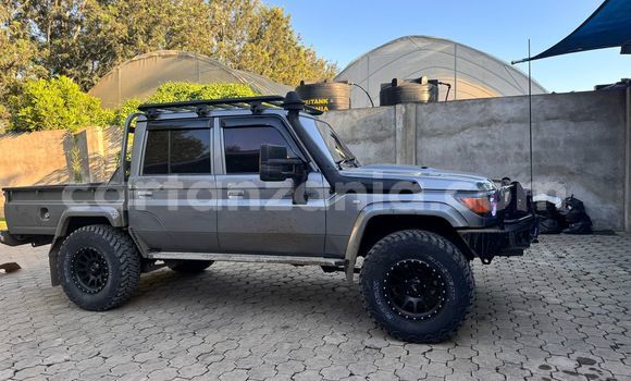 Nunua Ilio tumika Toyota Land Cruiser Beige Gari ndani ya Arusha nchini Arusha Nunua Ilio tumika Toyota Land Cruiser Beige Gari ndani ya Arusha nchini Arusha