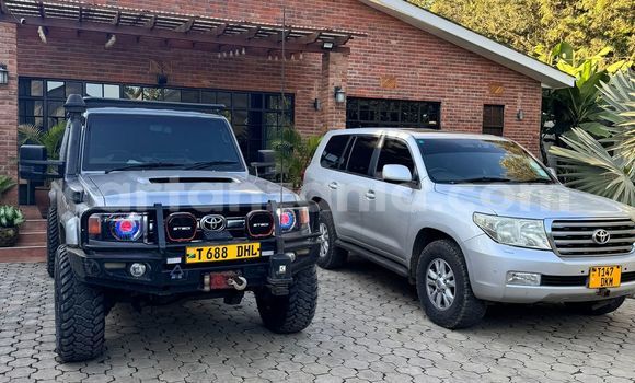 Nunua Ilio tumika Toyota Land Cruiser Beige Gari ndani ya Arusha nchini Arusha Nunua Ilio tumika Toyota Land Cruiser Beige Gari ndani ya Arusha nchini Arusha