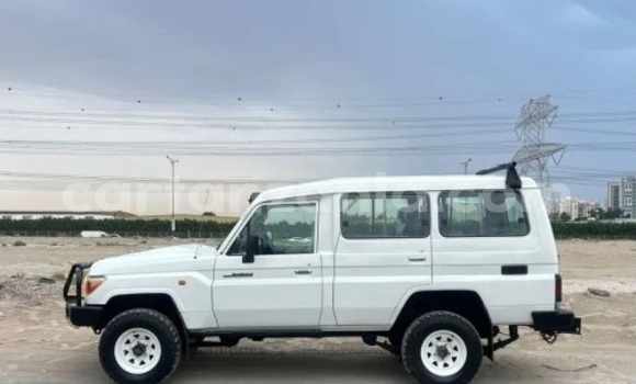 Nunua Imported Toyota Land Cruiser Nyeupe Gari ndani ya Import - Dubai nchini Arusha Nunua Imported Toyota Land Cruiser Nyeupe Gari ndani ya Import - Dubai nchini Arusha