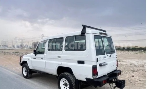 Nunua Imported Toyota Land Cruiser Nyeupe Gari ndani ya Import - Dubai nchini Arusha Nunua Imported Toyota Land Cruiser Nyeupe Gari ndani ya Import - Dubai nchini Arusha