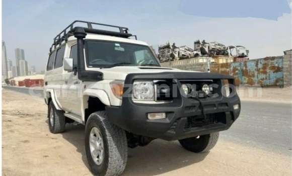 Buy Import Toyota Land Cruiser White Car in Import - Dubai in Arusha Buy Import Toyota Land Cruiser White Car in Import - Dubai in Arusha