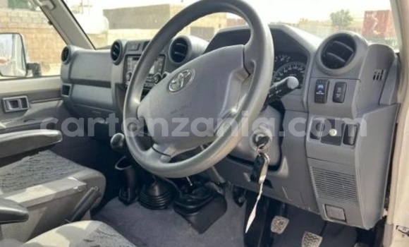 Buy Import Toyota Land Cruiser White Car in Import - Dubai in Arusha Buy Import Toyota Land Cruiser White Car in Import - Dubai in Arusha