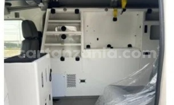 Buy Import Toyota Land Cruiser White Car in Import - Dubai in Arusha Buy Import Toyota Land Cruiser White Car in Import - Dubai in Arusha