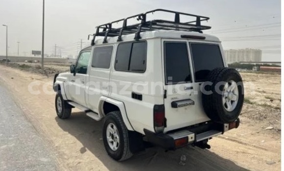 Buy Import Toyota Land Cruiser White Car in Import - Dubai in Arusha Buy Import Toyota Land Cruiser White Car in Import - Dubai in Arusha