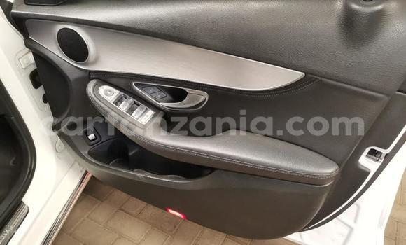 Nunua Ilio tumika Mercedes‒Benz C–Class Nyeupe Gari ndani ya Arusha nchini Arusha Nunua Ilio tumika Mercedes‒Benz C–Class Nyeupe Gari ndani ya Arusha nchini Arusha