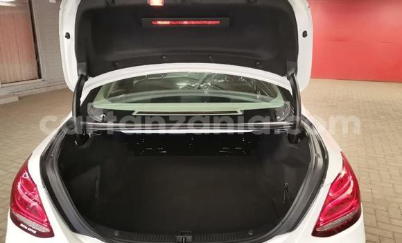 Nunua Ilio tumika Mercedes‒Benz C–Class Nyeupe Gari ndani ya Arusha nchini Arusha Nunua Ilio tumika Mercedes‒Benz C–Class Nyeupe Gari ndani ya Arusha nchini Arusha