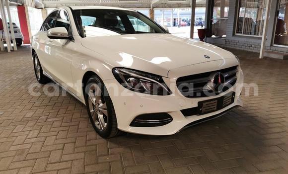 Nunua Ilio tumika Mercedes‒Benz C–Class Nyeupe Gari ndani ya Arusha nchini Arusha Nunua Ilio tumika Mercedes‒Benz C–Class Nyeupe Gari ndani ya Arusha nchini Arusha