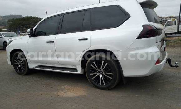 Nunua Ilio tumika Lexus LX Nyeupe Gari ndani ya Arusha nchini Arusha Nunua Ilio tumika Lexus LX Nyeupe Gari ndani ya Arusha nchini Arusha