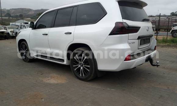 Nunua Ilio tumika Lexus LX Nyeupe Gari ndani ya Arusha nchini Arusha Nunua Ilio tumika Lexus LX Nyeupe Gari ndani ya Arusha nchini Arusha