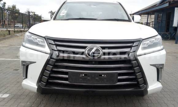 Nunua Ilio tumika Lexus LX Nyeupe Gari ndani ya Arusha nchini Arusha Nunua Ilio tumika Lexus LX Nyeupe Gari ndani ya Arusha nchini Arusha