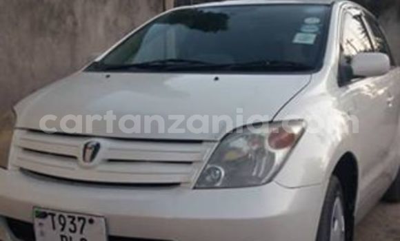 Buy Used Toyota IST White Car in Dar es Salaam in Dar es Salaam Buy Used Toyota IST White Car in Dar es Salaam in Dar es Salaam