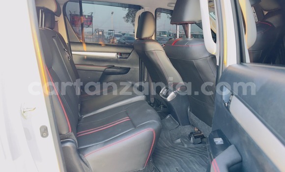 Nunua Imported Toyota Hiluxe Revo Nyeupe Gari ndani ya Dar es Salaam nchini Dar es Salaam Nunua Imported Toyota Hiluxe Revo Nyeupe Gari ndani ya Dar es Salaam nchini Dar es Salaam