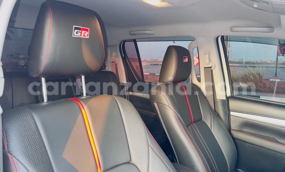 Nunua Imported Toyota Hiluxe Revo Nyeupe Gari ndani ya Dar es Salaam nchini Dar es Salaam Nunua Imported Toyota Hiluxe Revo Nyeupe Gari ndani ya Dar es Salaam nchini Dar es Salaam