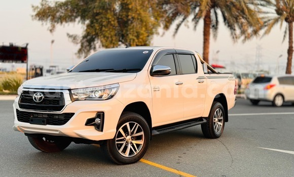 Nunua Imported Toyota Hiluxe Revo Nyeupe Gari ndani ya Dar es Salaam nchini Dar es Salaam Nunua Imported Toyota Hiluxe Revo Nyeupe Gari ndani ya Dar es Salaam nchini Dar es Salaam