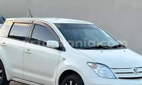 Buy Used Toyota IST White Car in Dar es Salaam in Dar es Salaam