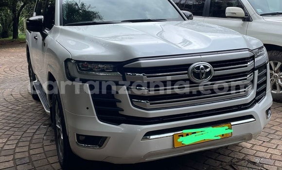 Buy Used Toyota Land Cruiser White Car in Dar es Salaam in Dar es Salaam