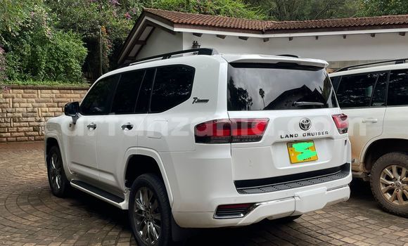 Buy Used Toyota Land Cruiser White Car in Dar es Salaam in Dar es Salaam Buy Used Toyota Land Cruiser White Car in Dar es Salaam in Dar es Salaam