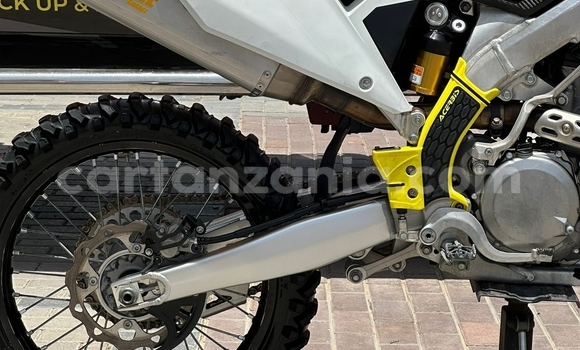 Buy Used Suzuki RM Beige Bike in Arusha in Arusha Buy Used Suzuki RM Beige Bike in Arusha in Arusha