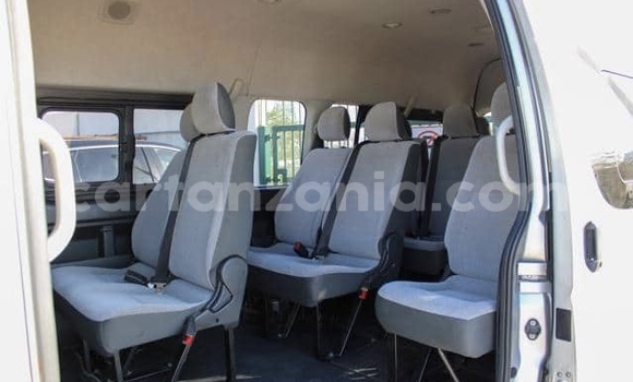 Buy Used Toyota Hiace Silver Car in Dodoma in Dodoma Buy Used Toyota Hiace Silver Car in Dodoma in Dodoma