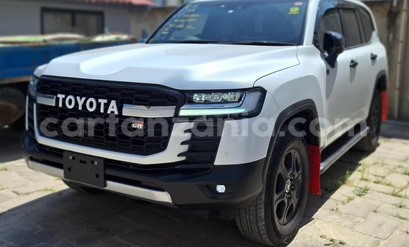 Buy Import Toyota Land Cruiser White Car in Dar es Salaam in Dar es Salaam Buy Import Toyota Land Cruiser White Car in Dar es Salaam in Dar es Salaam